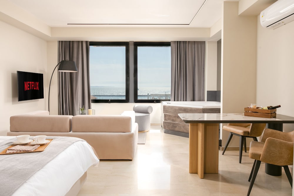Premium Studio Suite, Hot Tub, Sea View photo 1