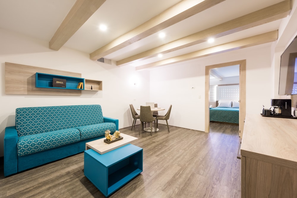 Master Suite Family photo 1