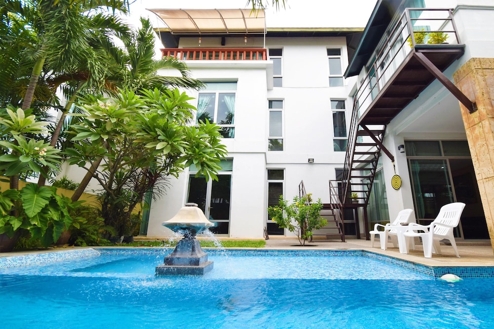 Three-Storey Villa with Private Pool photo 3