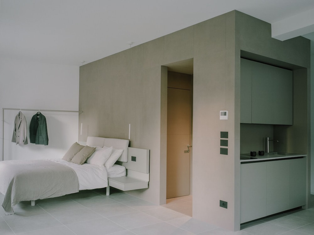 Superior Studio Suite, City View