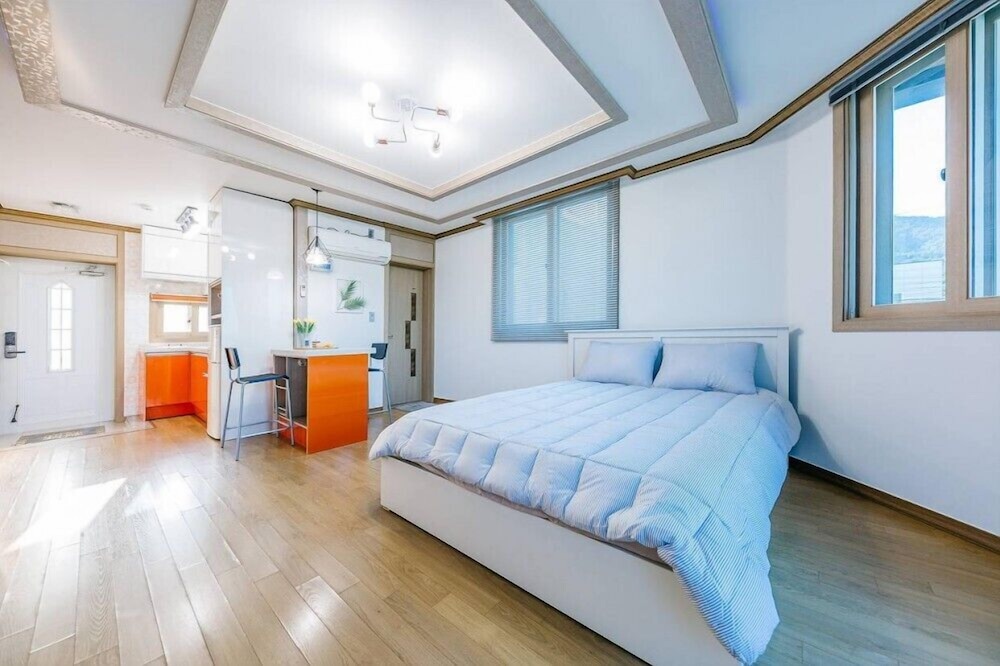 Room (Luna) - Photo 6