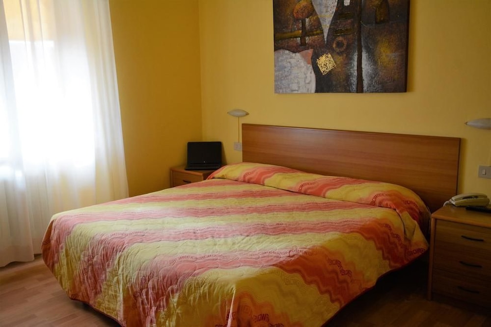 Business Double or Twin Room, Partial Sea View photo 2