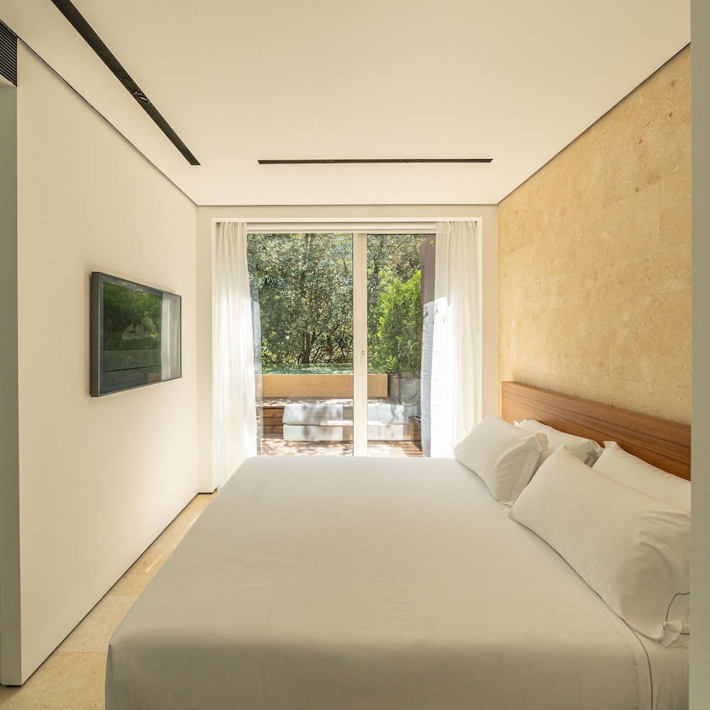 Deluxe Room (DELUXE DOUBLE ROOM WITH PRIVATE POOL) photo 3