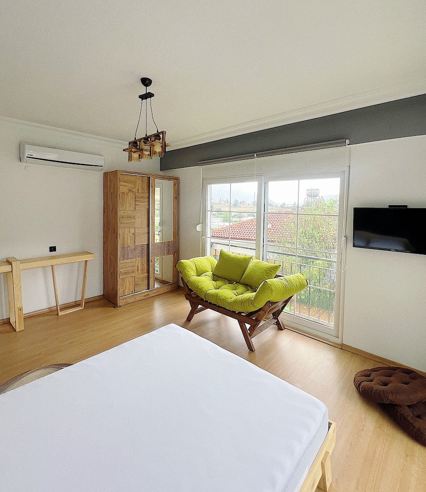 Deluxe Triple Room, 1 Bedroom, Non Smoking, Mountain View photo 3