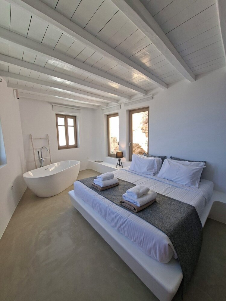 Signature Suite, Sea View