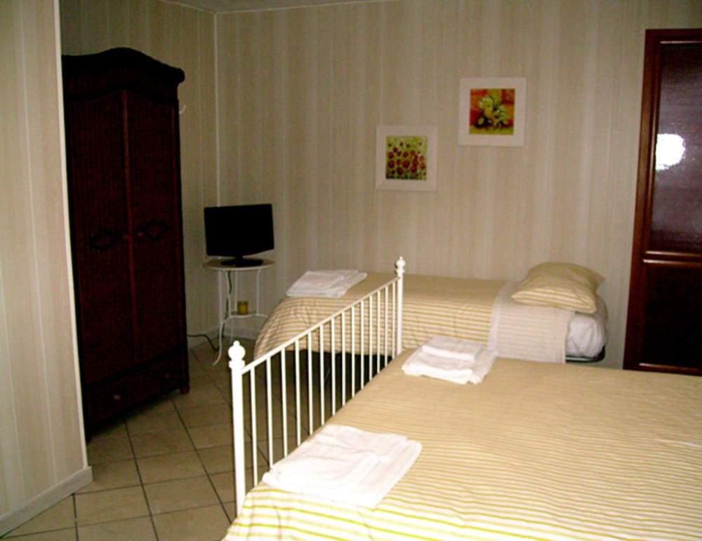 Deluxe Triple Room photo 2