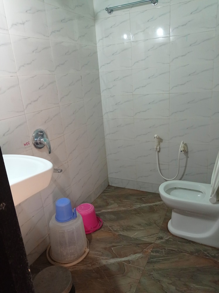 Economy Triple Room - Photo 6