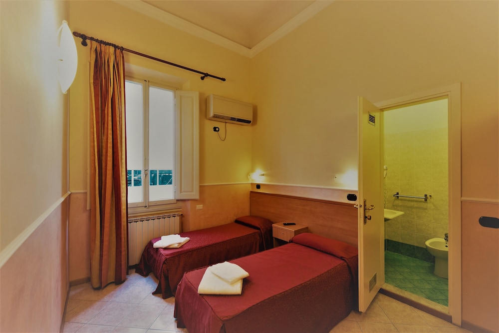 Double Room - Photo 6