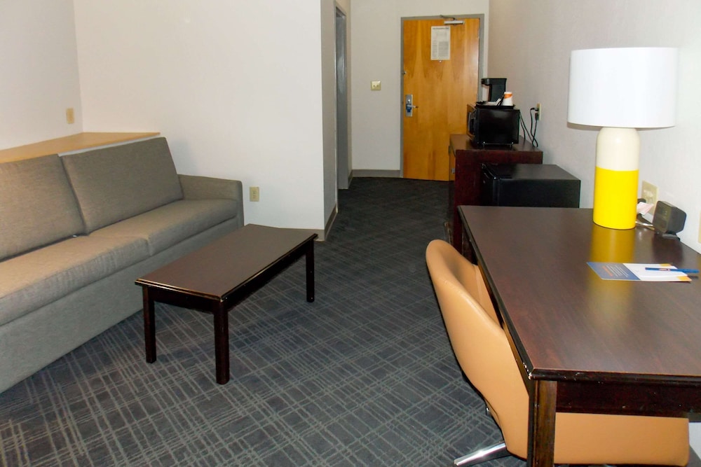 Suite, Multiple Beds, Accessible, Non Smoking - Photo 8