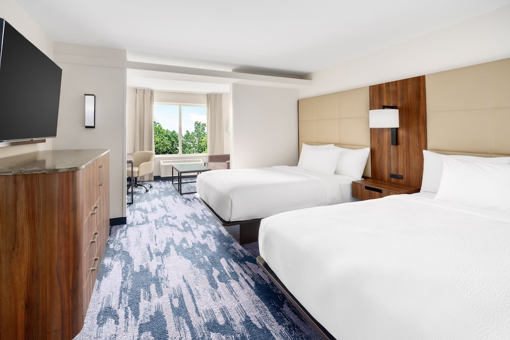 Executive Suite, 2 Double Beds (Hearing Accessible) - Photo 1