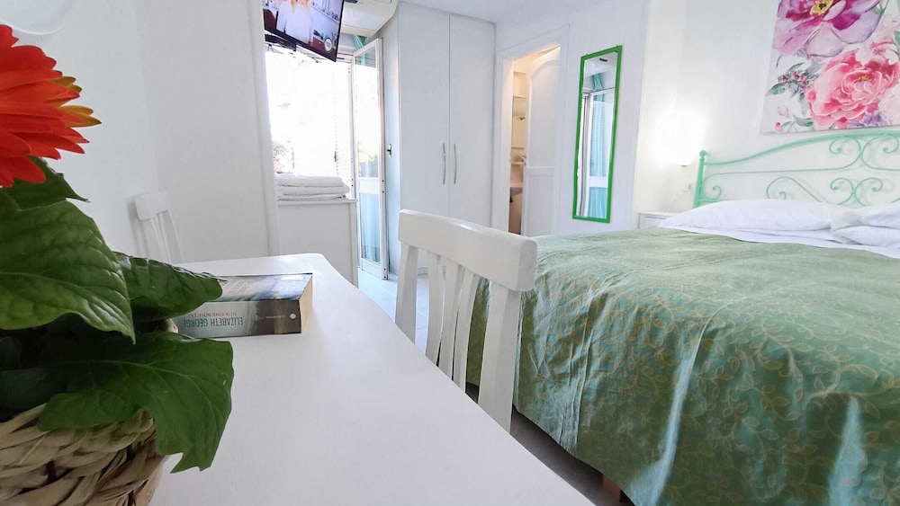 Family Room, Ensuite (Fam)