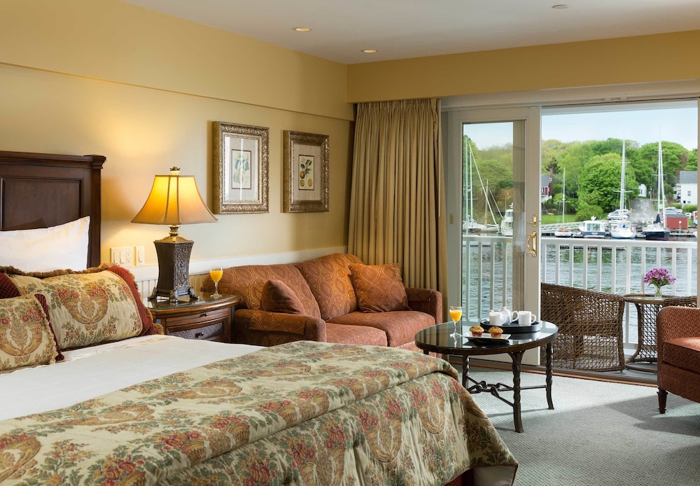 Deluxe Waterfront Guest Room, King Bed