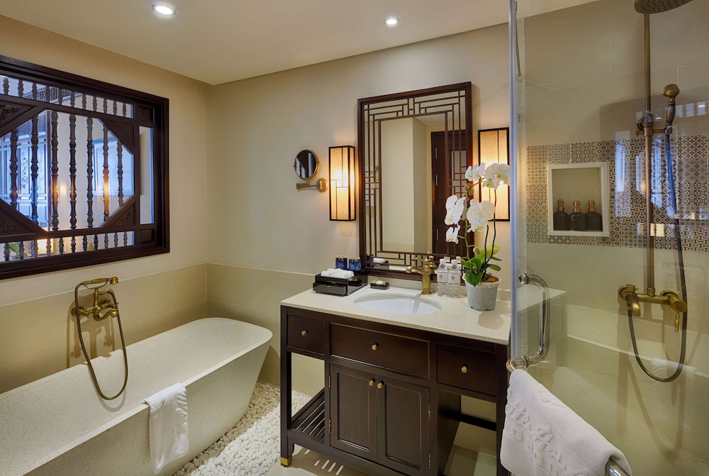 Premier Suite, Balcony - Photo 4