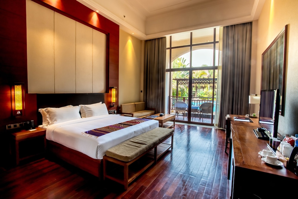 Deluxe Pool Access Room