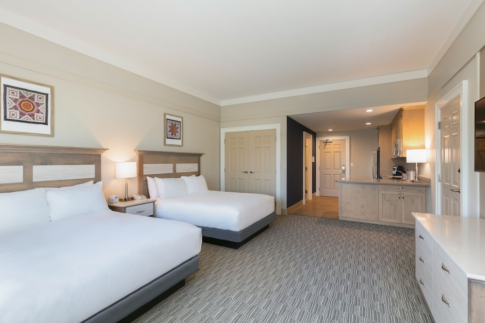 Deluxe 2 Queen Beds