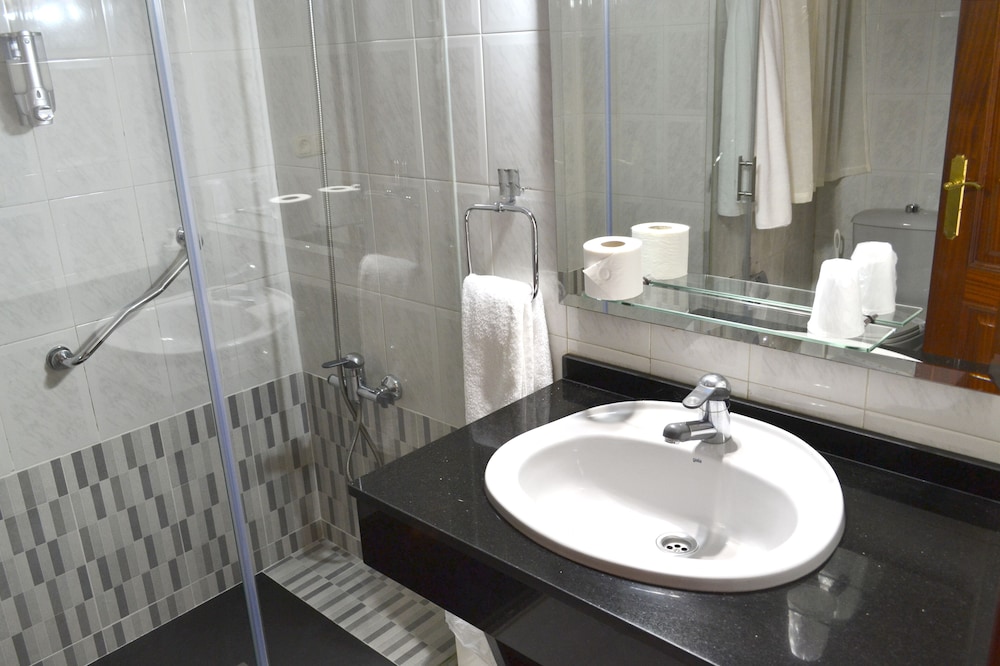 Standard Double Room - Photo 2
