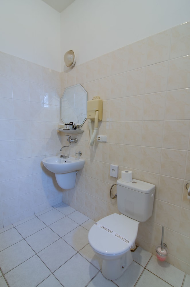 Single Room photo 3