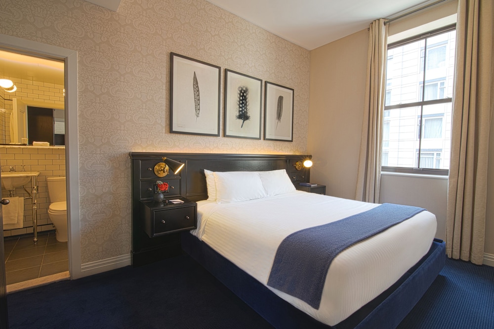 Suite, 1 King Bed with Sofa bed (Tribeca) photo 2