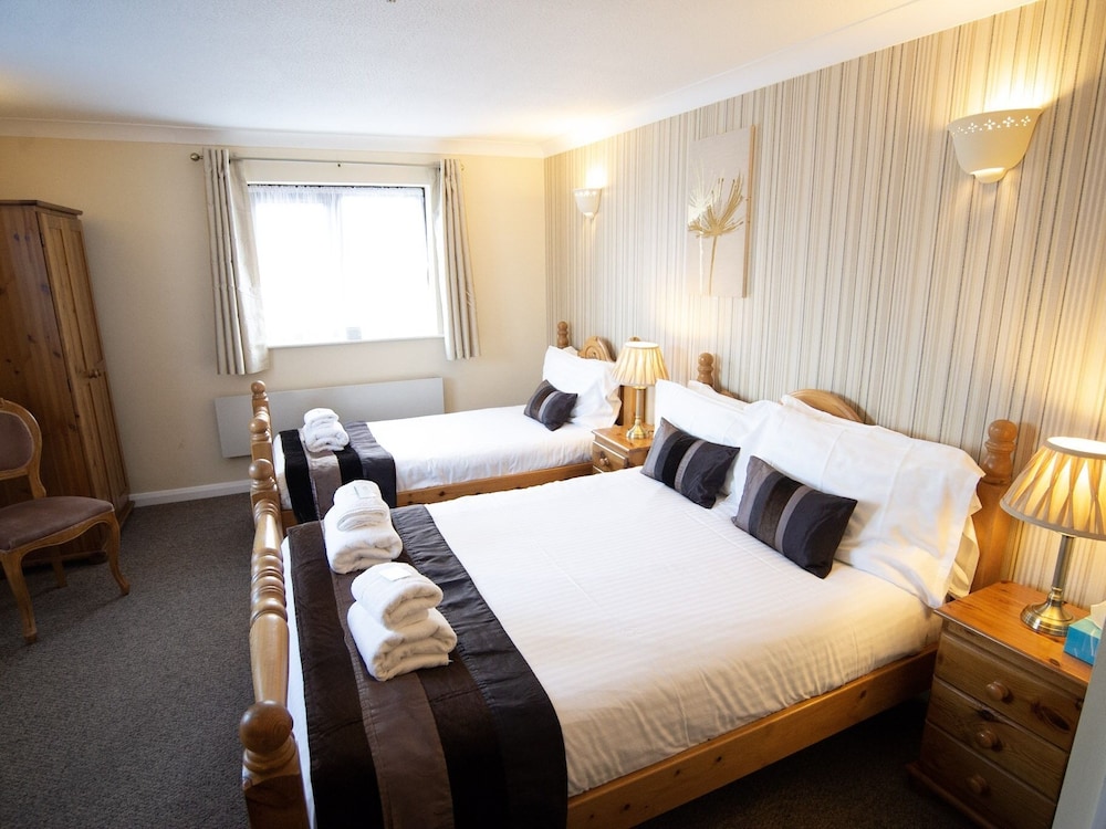 Double Room, Ensuite (with Extra Single Bed) - Photo 1