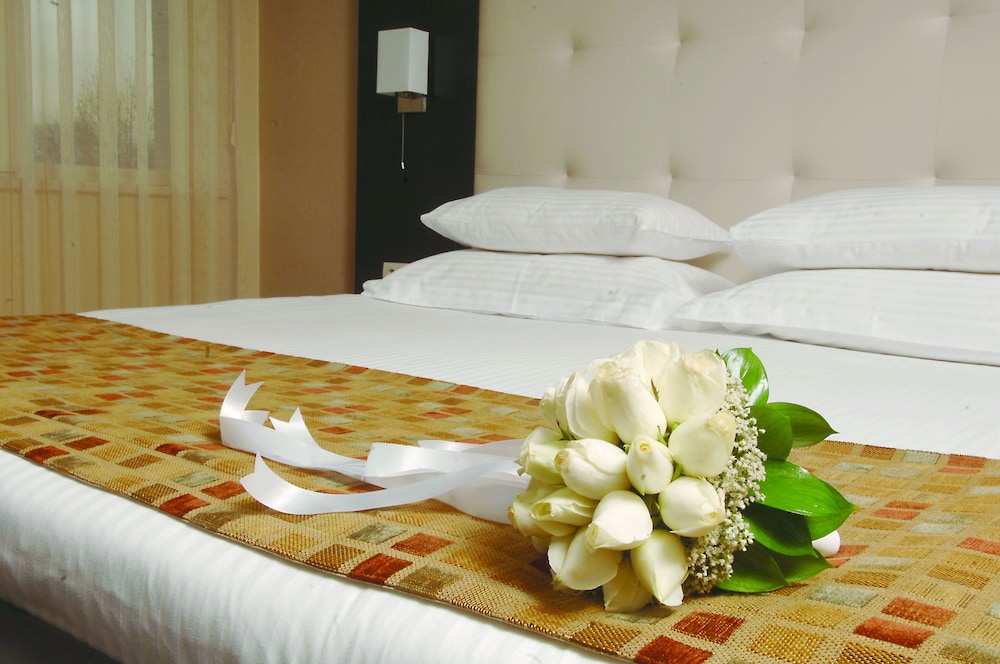 Available room thumbnail 5