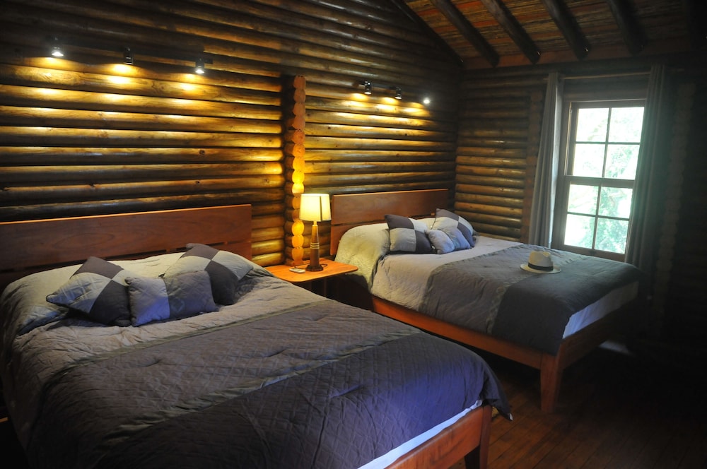Lake front cabin with 2 double beds photo 2