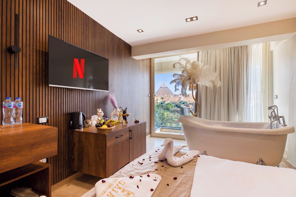 Senior Suite, Balcony, Mountain View