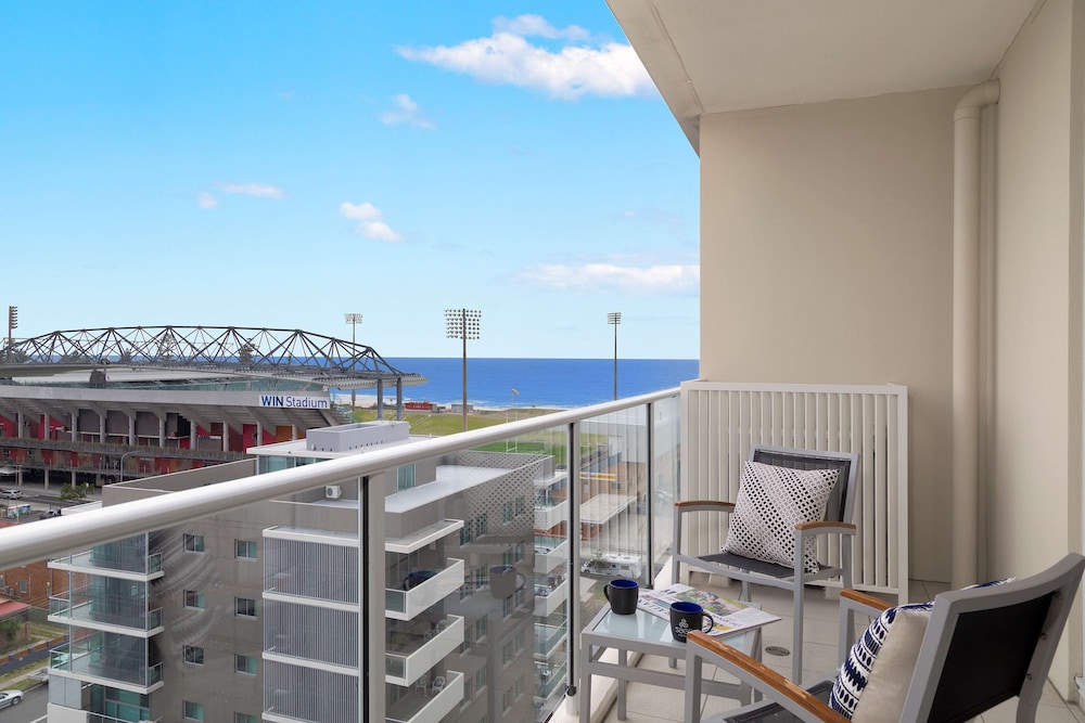 Executive Room, 1 King Bed, Balcony - Photo 5