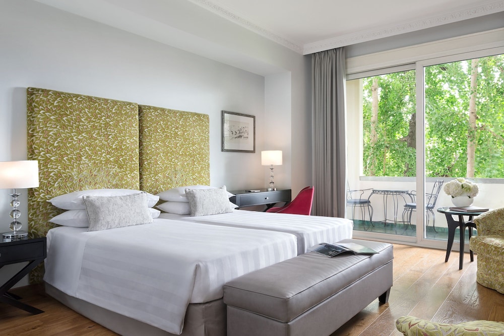 Premium with Two Twin Beds and Balcony (Non Smoking) - Photo 1
