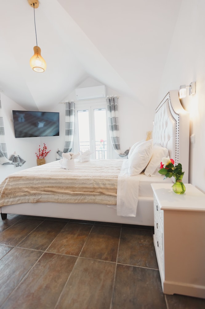 Honeymoon Suite, 1 King Bed with Sofa bed, Sea View, Sea Facing