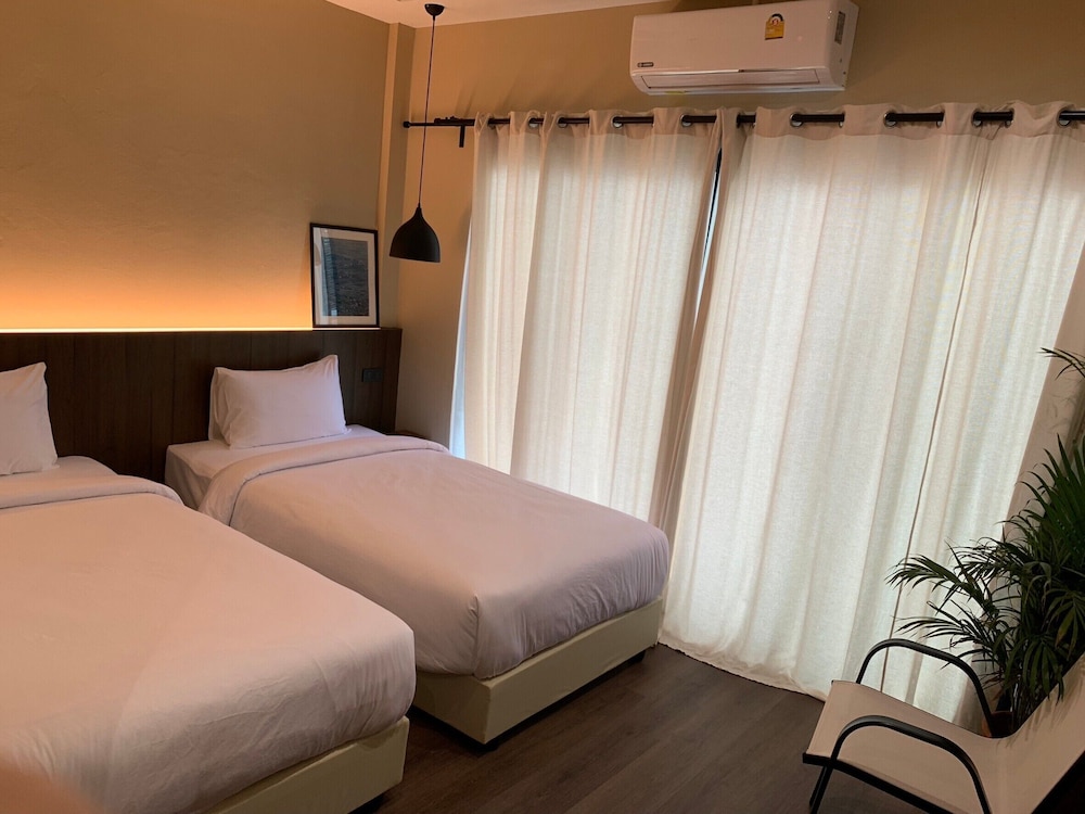 Standard Twin Room, 2 Twin Beds, City View - Photo 9