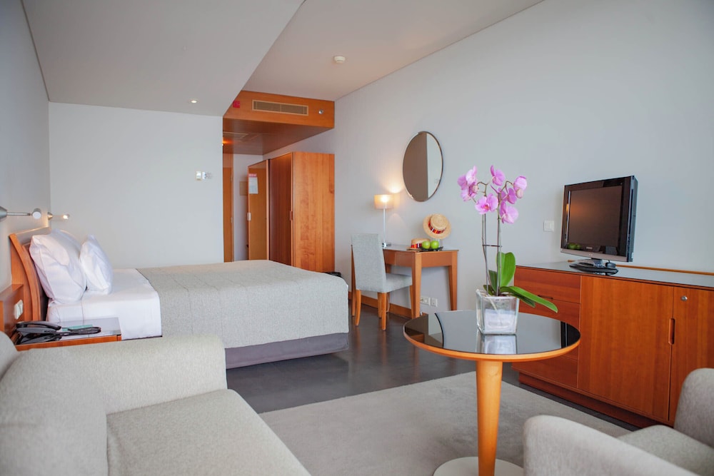 Double Room, Prestige, Partial Sea View, Garden Area