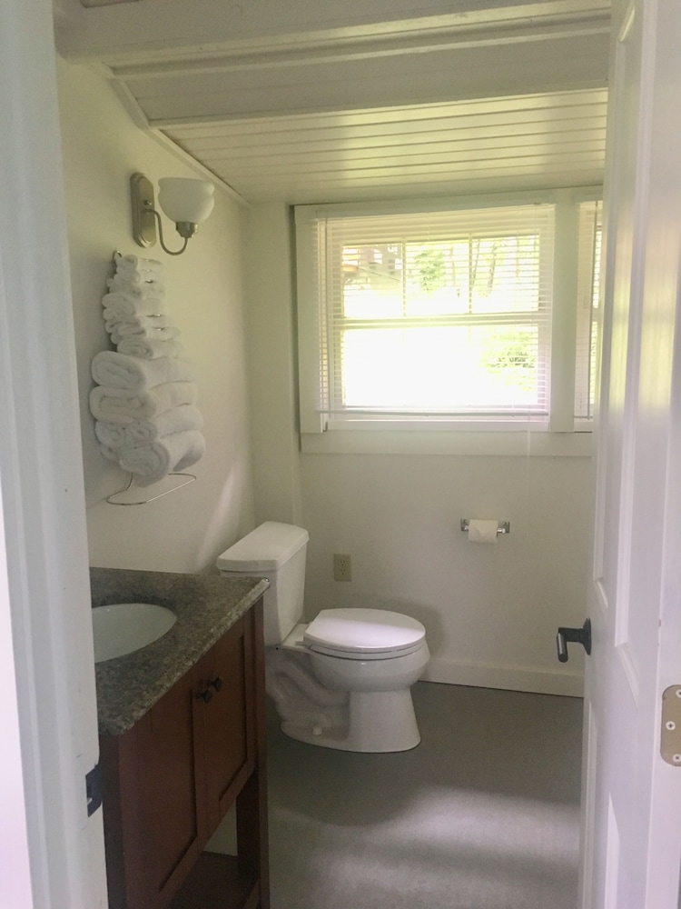 Standard Cabin, 1 Queen Bed, Hill View photo 2