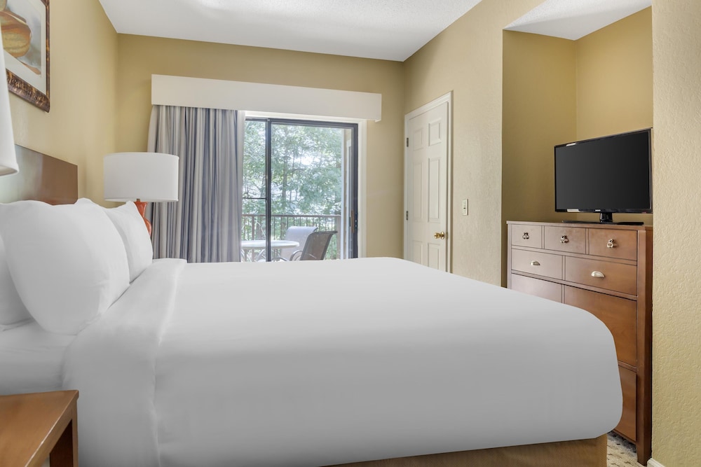 1 BEDROOM 1 KING DELUXE PLUS SUITE W/ KITCHEN