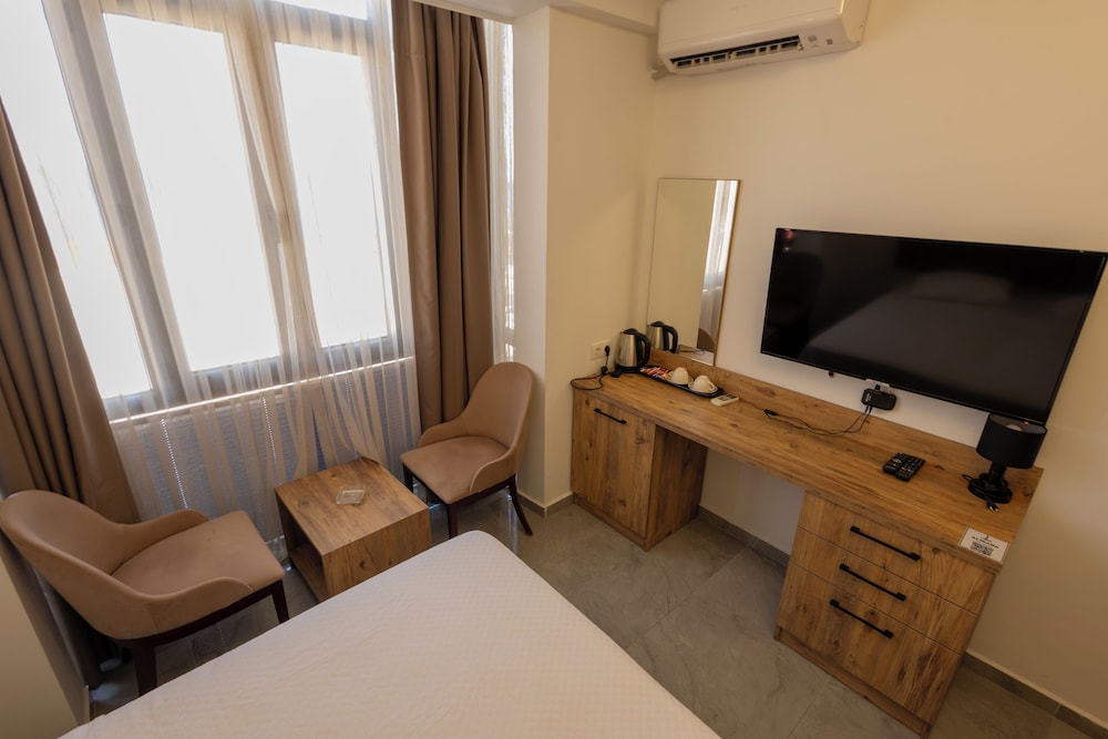 Standard Room, 1 Queen Bed, Sea View photo 2
