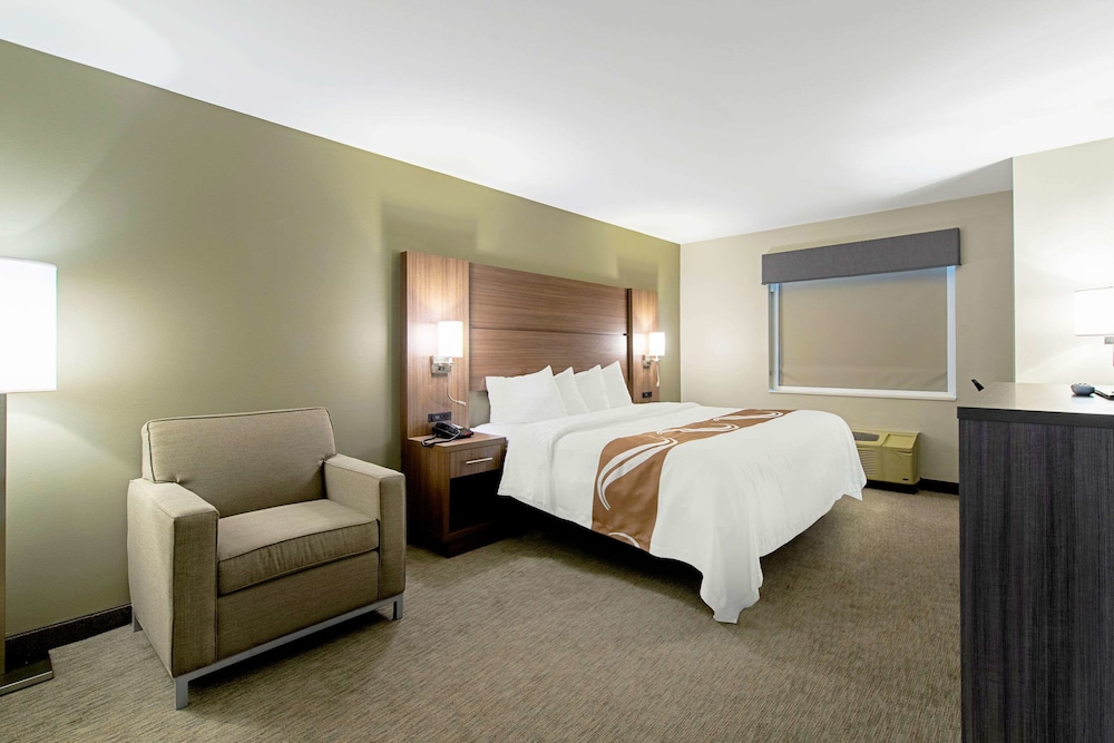 Standard Room, 1 King Bed, Non Smoking - Photo 1