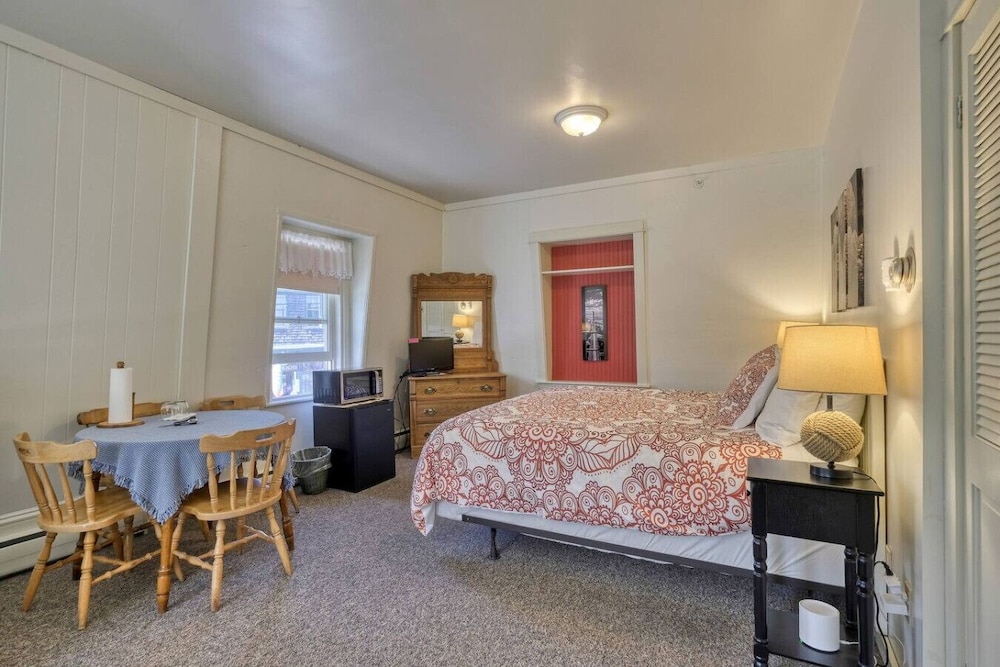 Double Room, 1 King Bed with Sofa bed (The J.E Riggins) photo 2