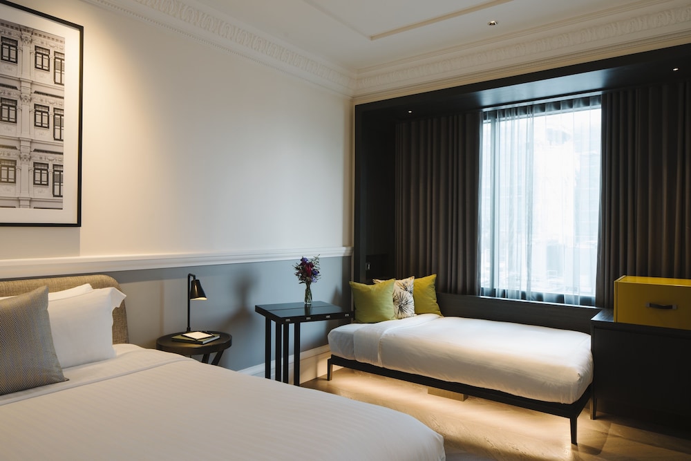Premier Triple Room 1 King +1 Sofa bed photo 3