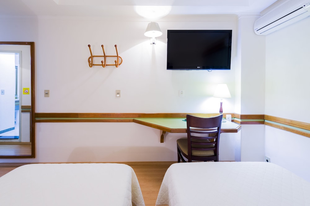 Deluxe Twin Room photo 2