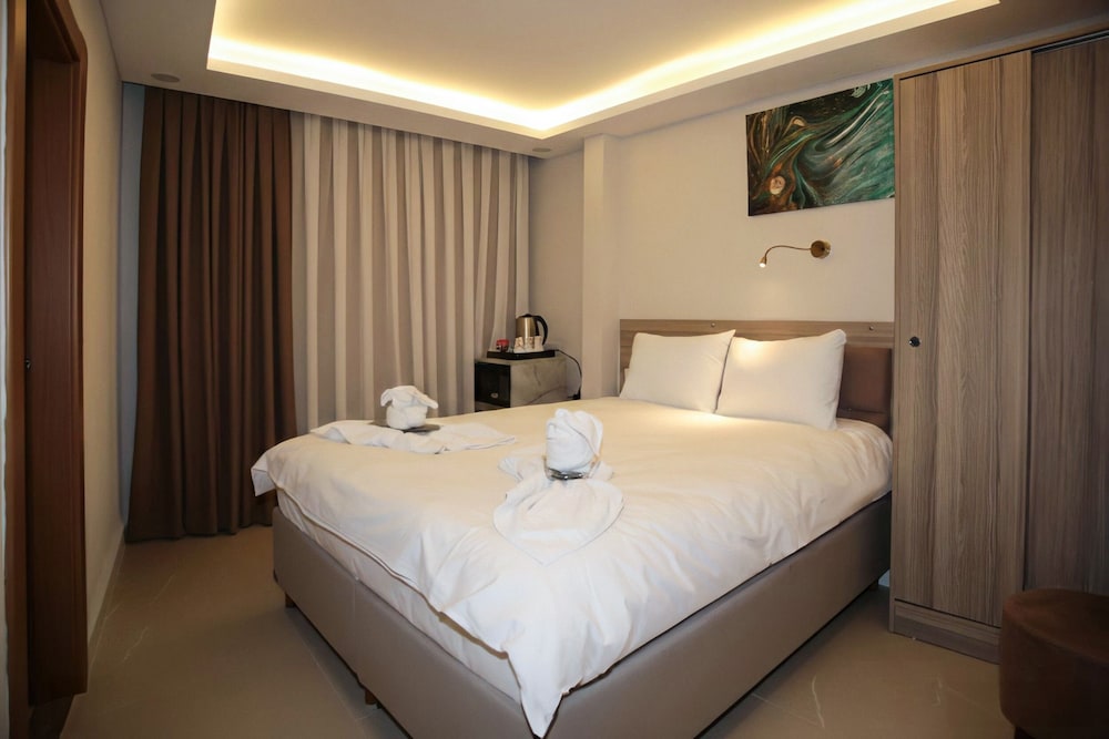 Elite Double Room, 1 King Bed, Non Smoking, City View photo 1