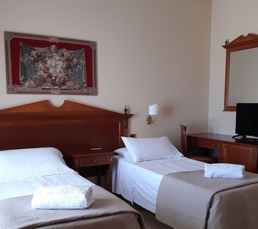 Standard Twin Room - Photo 5