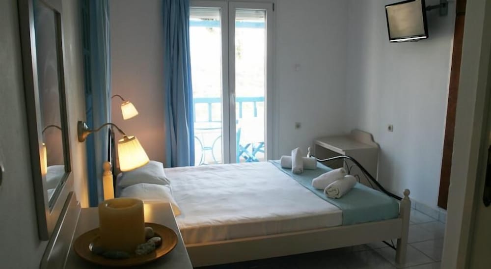 Standard Room, Balcony, Partial Sea View photo 3