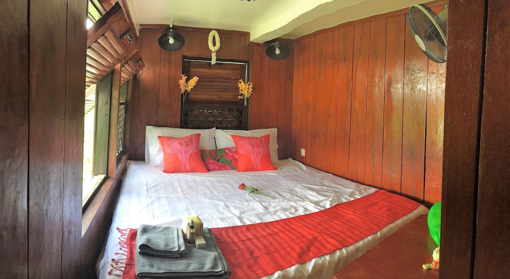 Romantic Room, 1 King Bed, Private Bathroom, River View photo 2