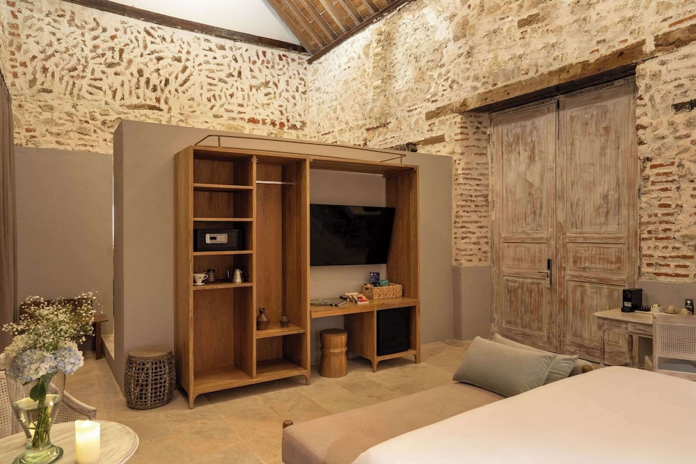 Suite, 1 Bedroom, Non Smoking, Balcony - Photo 9