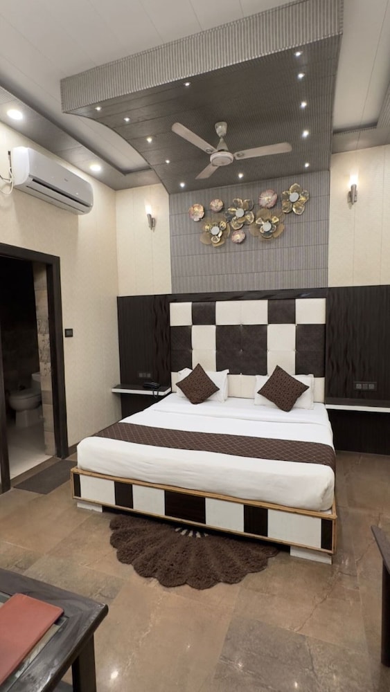 Deluxe Double Room, City View photo 3