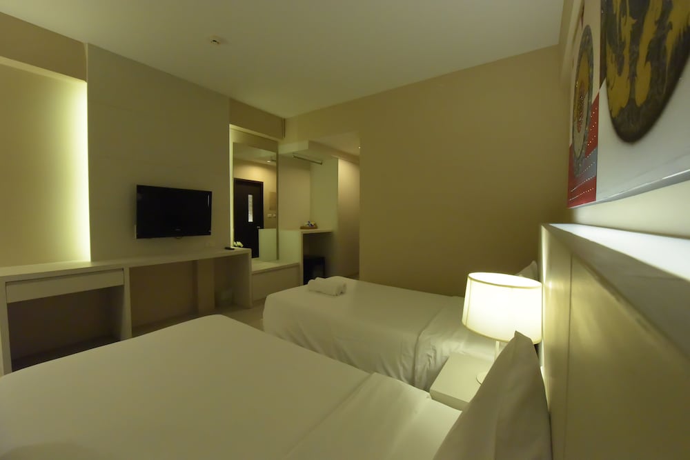 Superior Twin Room, Balcony photo 2