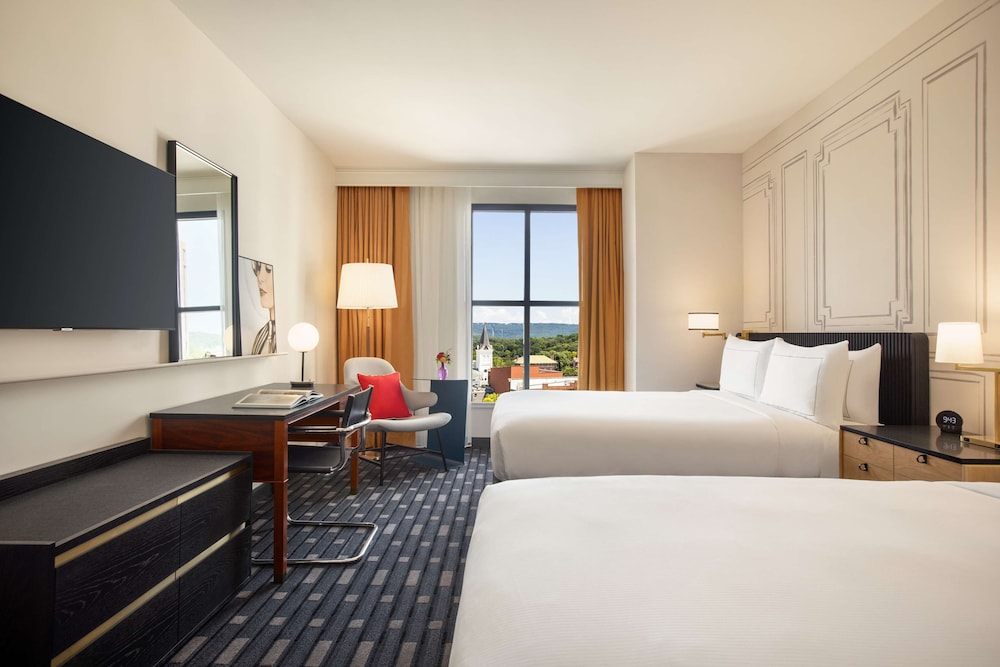 Standard Double Room, 2 Queen Beds, Accessible (Mobility & Hearing, Roll-in Shower) - Photo 2