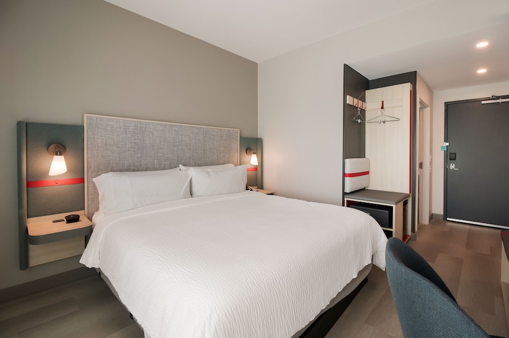 Standard Room, 1 King Bed - Photo 3