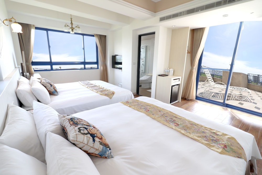 Deluxe Quadruple Room, Ocean View photo 1