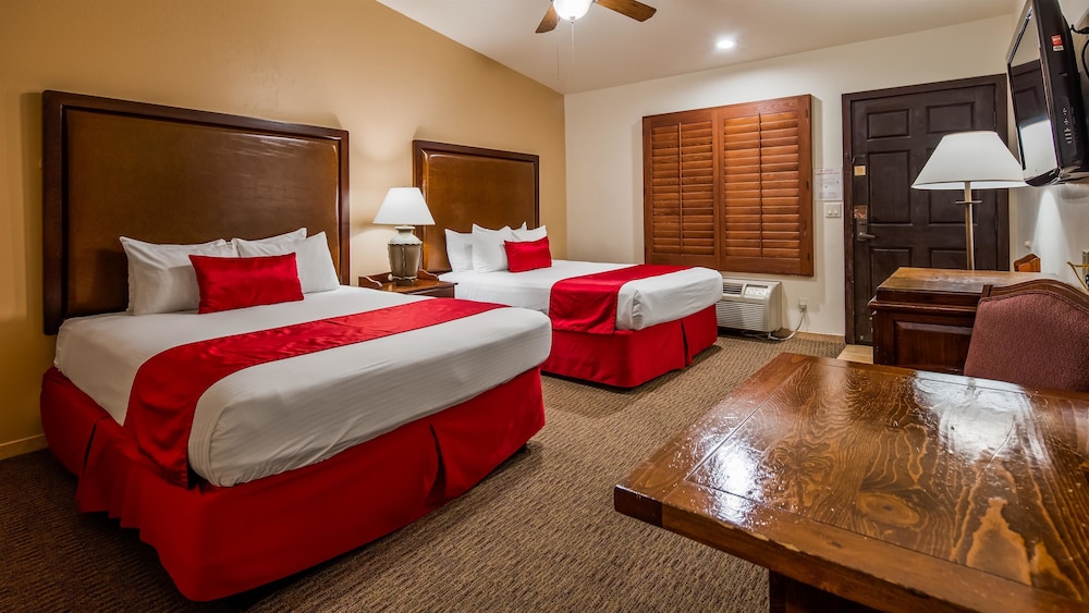 Standard Room, 2 Queen Beds, Non Smoking, Refrigerator & Microwave (with Sofabed) - Photo 1
