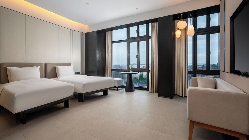 Suite, Multiple Beds